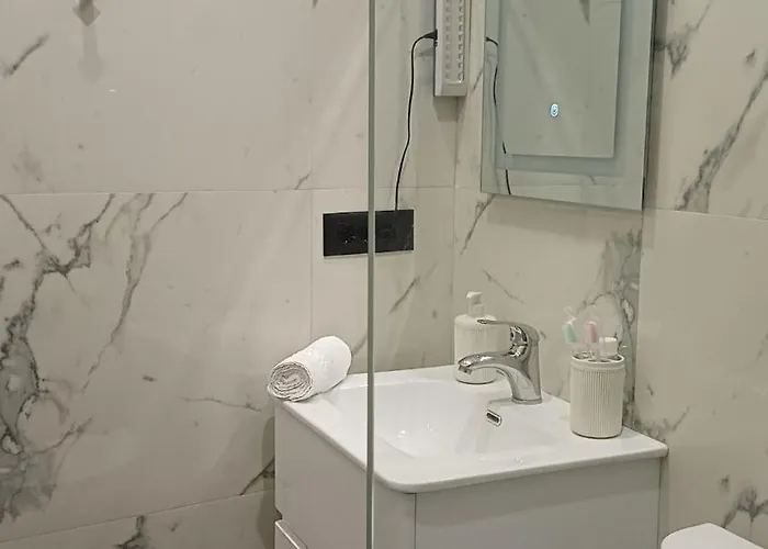 Near Airport Cozy * Ljaknasi