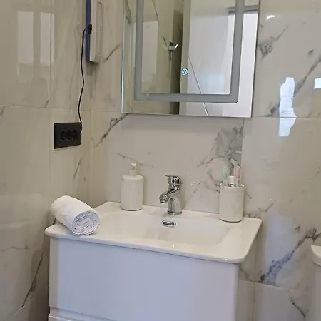 Διαμέρισμα Near Airport Cozy Ljaknasi