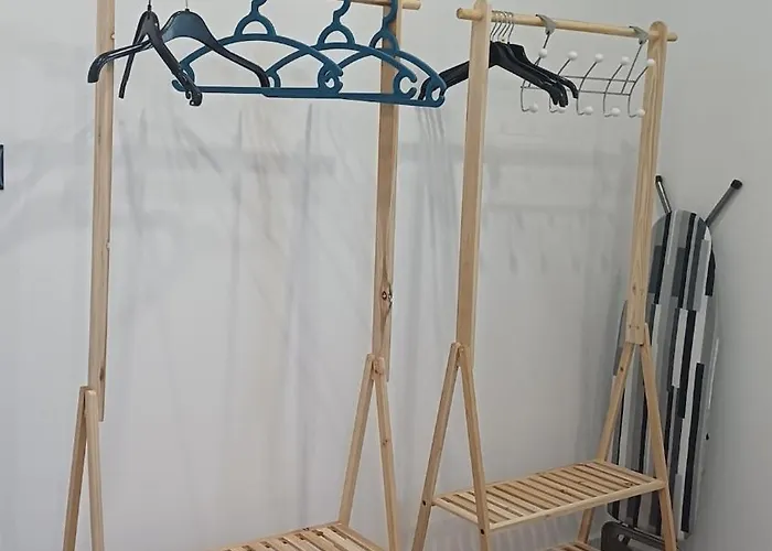 Near Airport Cozy * Laknas